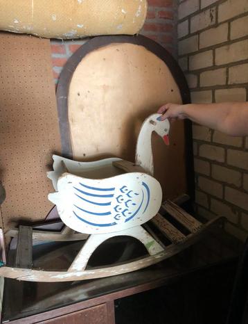 Antiek brocante hobbelpaard zwaan hobbel wit speelgoed hout beschikbaar voor biedingen
