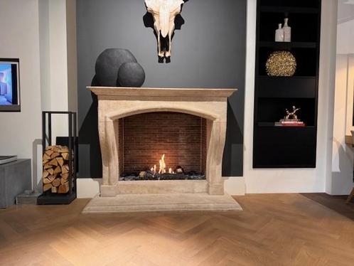 Schouw van kalksteen, stijlvol en authentiek showroommodel, Huis en Inrichting, Haarden, Zo goed als nieuw, Overige soorten