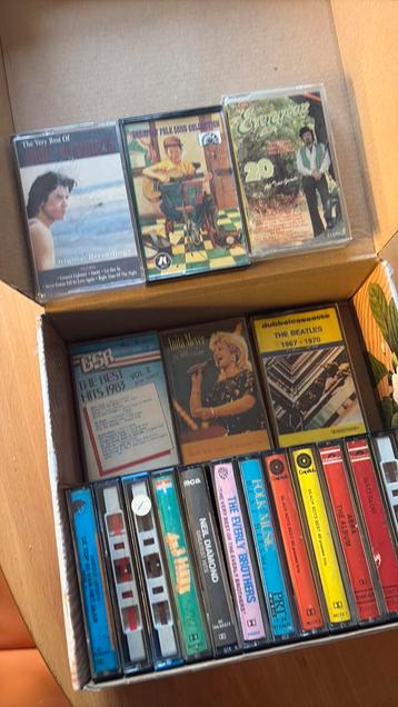 Abba Beach Boys en meer doos vol cassettebandjes beschikbaar voor biedingen