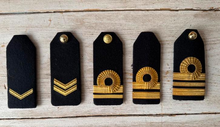 Marine/Mariniers 5 Stuks Verschillende Rangen, Verzamelen, Militaria | Algemeen, Marine, Embleem of Badge, Nederland, Ophalen of Verzenden