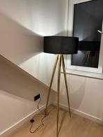 Moderne vloerlamp messing met zwarte kap, Huis en Inrichting, Ophalen, Zo goed als nieuw, 100 tot 150 cm