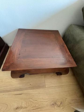 Bijzettafel beschikbaar voor biedingen