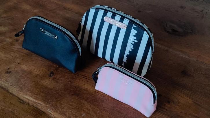 3 NIEUWE make-up tasjes van Victoria's Secret, Sieraden, Tassen en Uiterlijk, Beautycases, Nieuw, Overige kleuren, Ophalen of Verzenden