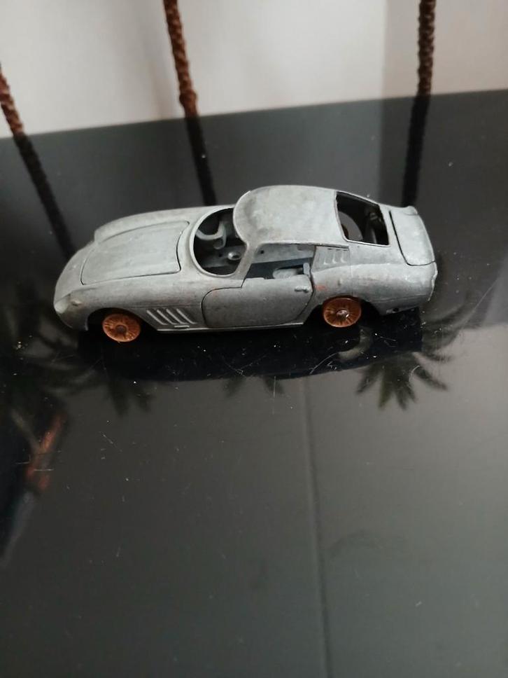 Rollende carrosserie van Ferrari 275 GTB. Dinky toys, Hobby en Vrije tijd, Modelauto's | 1:43, Gebruikt, Auto, Dinky Toys, Ophalen of Verzenden