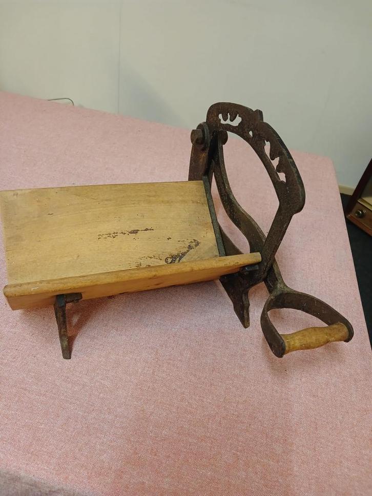 Oude stokbroodsnijder Alexanderwerk, Antiek en Kunst, Antiek | Keukenbenodigdheden, Ophalen