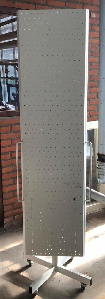 Draai display beschikbaar voor biedingen