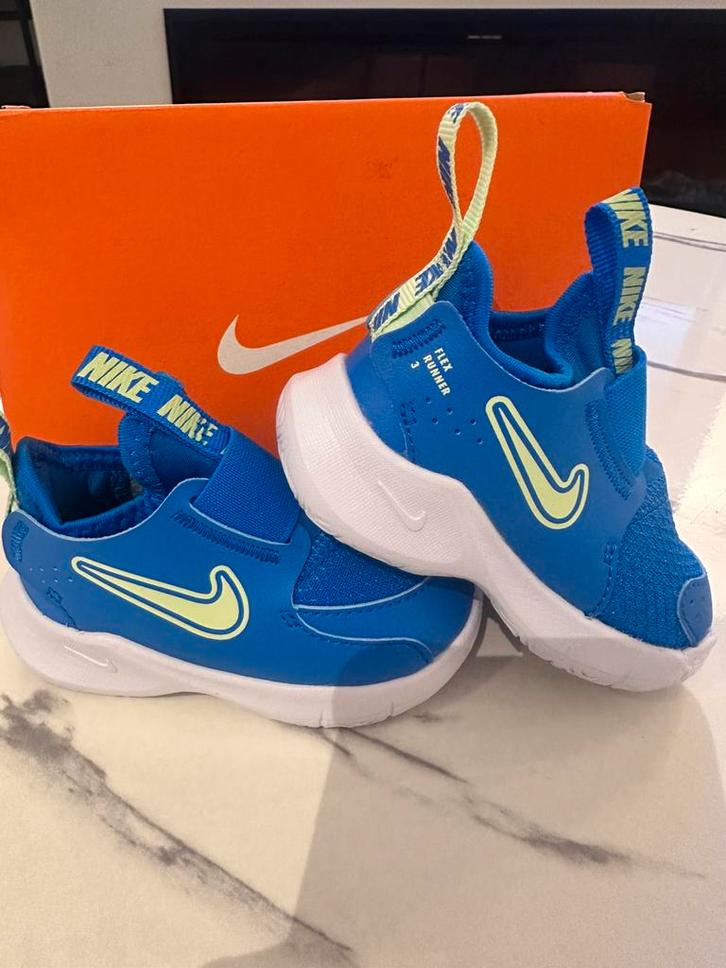 Nieuw - nike schoenen maat 19, Kinderen en Baby's, Babykleding | Schoentjes en Sokjes, Nieuw, Jongetje of Meisje, Schoentjes, Ophalen of Verzenden