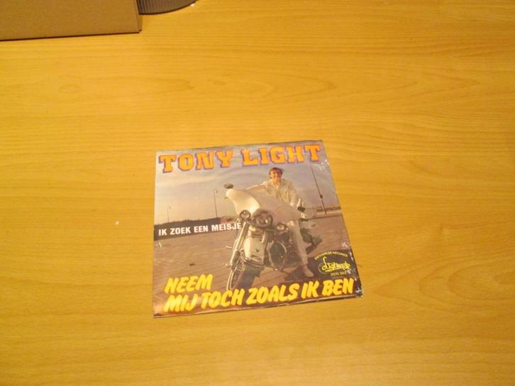 2 singles van Tony Light (ook per stuk te koop), Cd's en Dvd's, Vinyl Singles, Gebruikt, Pop, Ophalen of Verzenden