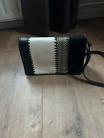 Handtas nieuw beschikbaar voor biedingen