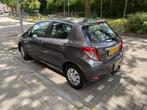 Toyota Yaris 1.0 12V Vvt-i 5DR 2012 Grijs, Stof, 750 kg, Origineel Nederlands, Handgeschakeld