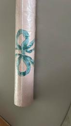 Fac-Simile roze behang met groene strik, Huis en Inrichting, Ophalen of Verzenden, Minder dan 10 m², Roze