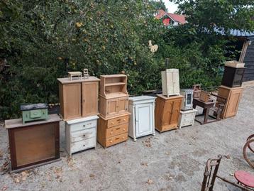 15 stuks kleine poppen meubels samen €150 beschikbaar voor biedingen