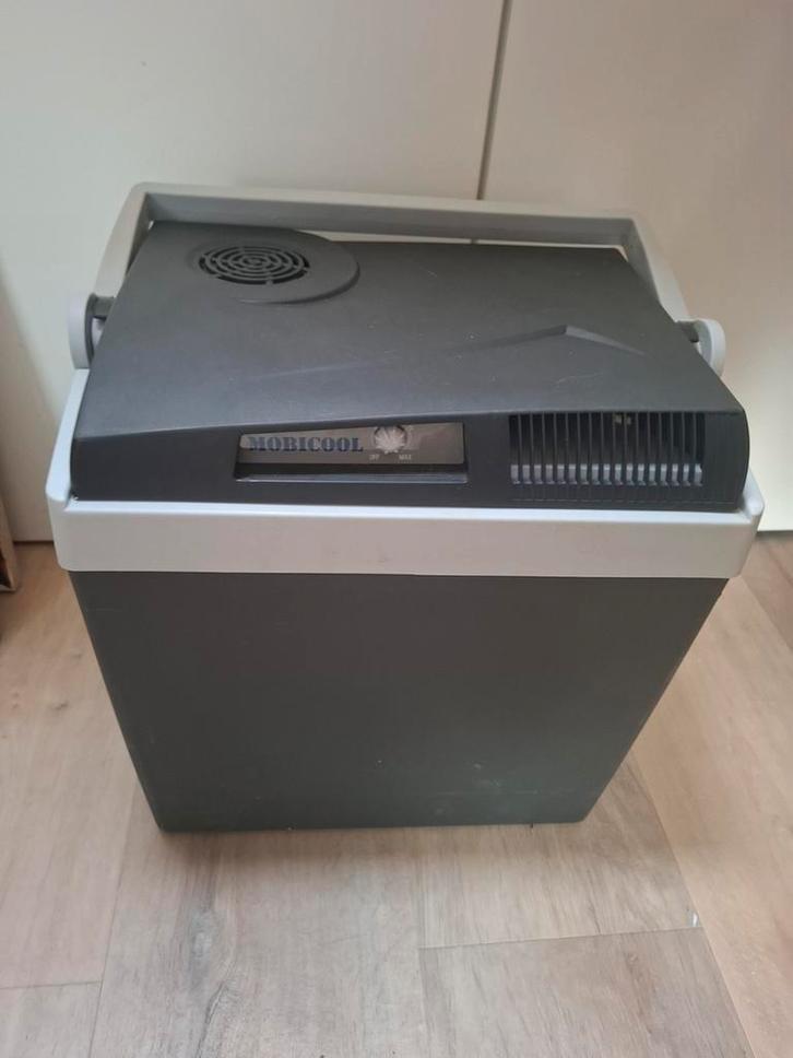 Koelbox van Mobicool ( kleur grijs), Caravans en Kamperen, Koelboxen, Zo goed als nieuw, Elektrisch, Ophalen of Verzenden