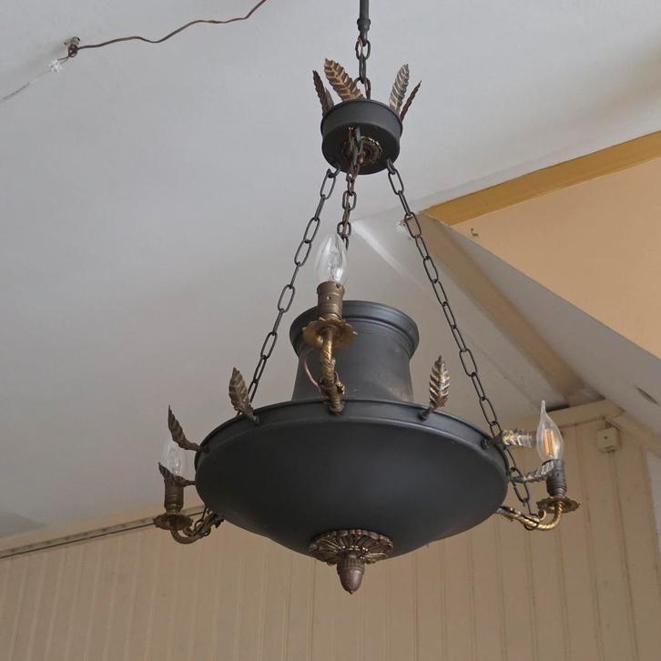 Antieke kroonluchter met metalen details, Huis en Inrichting, Lampen | Kroonluchters, Gebruikt, Metaal, Ophalen of Verzenden