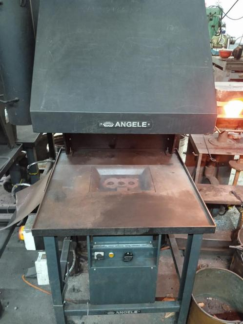 Aardgas smeedvuur (ook om te bouwen tot propaan) merk Angele, Doe-het-zelf en Verbouw, Gereedschap | Overige machines, Gebruikt
