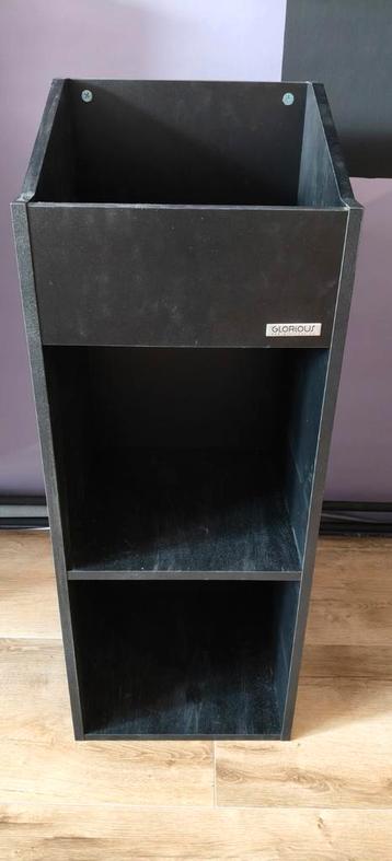 Glorious Vinyl kast beschikbaar voor biedingen
