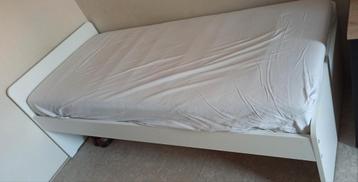 Stevig Eenpersoons bed plus matras