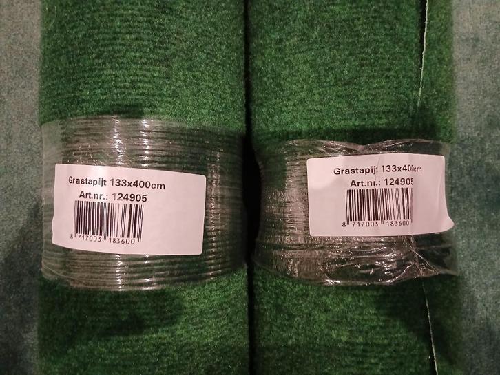 2x niet gebruikt grastapijt 400x133cm, Tuin en Terras, Gras en Kunstgras, Nieuw, Kunstgras, Minder dan 10 m², Ophalen