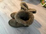Beige en grijze uggs, Kleding | Dames, Schoenen, Ophalen of Verzenden, Gedragen, Bruin, Lage of Enkellaarzen