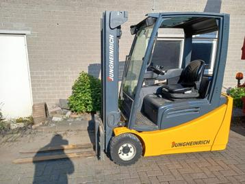 JUNGHEINRICH EFG 220 Heftruck TRIPLO 4,5 M LOW HOUR beschikbaar voor biedingen