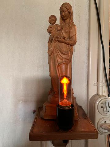 Houten condole met verlichting. beschikbaar voor biedingen