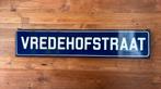 Emaille straatnaambord Vredehofstraat, Ophalen