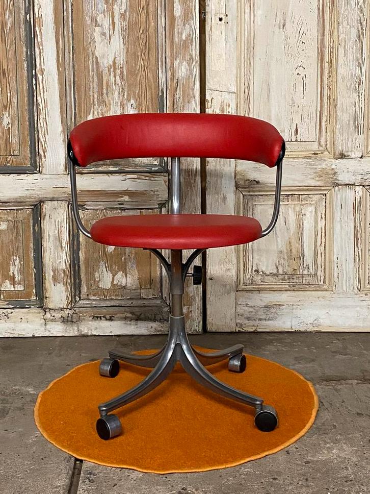 Kevi bureaustoel, Design Jørgen Rasmussen fi. Knoll. Vintage, Huis en Inrichting, Stoelen, Gebruikt, Eén, Kunststof, Metaal, Rood