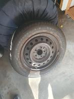 Set van 4 winterbanden Goodyear 215 60 16, Ophalen, 16 inch, Banden en Velgen, Winterbanden
