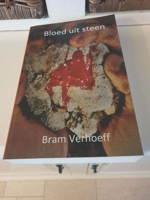 Bram Verhoeff - Bloed uit Steen, Boeken, Thrillers, Zo goed als nieuw, Nederland, Ophalen of Verzenden