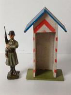 Soldaat bij eachthuisje van Hausser, Ophalen of Verzenden, Landmacht, Nederland