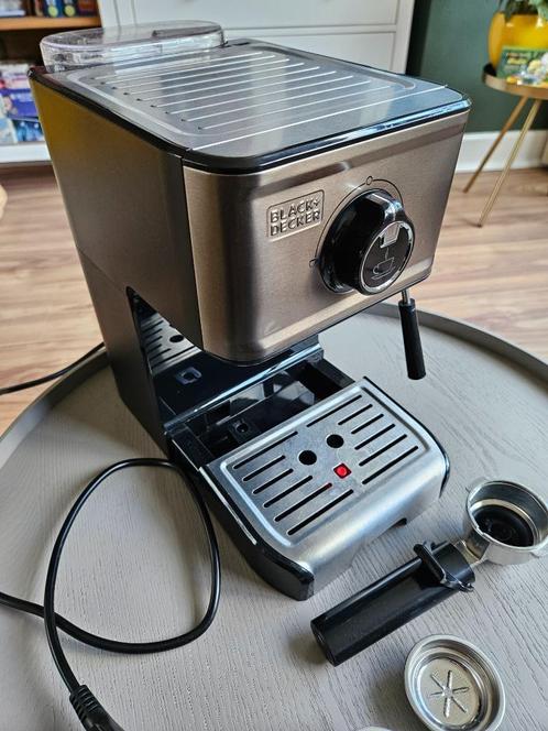 BLACK+DECKER Espresso koffiemachine - BXCO1200E, Witgoed en Apparatuur, Koffiezetapparaten, Zo goed als nieuw, Gemalen koffie