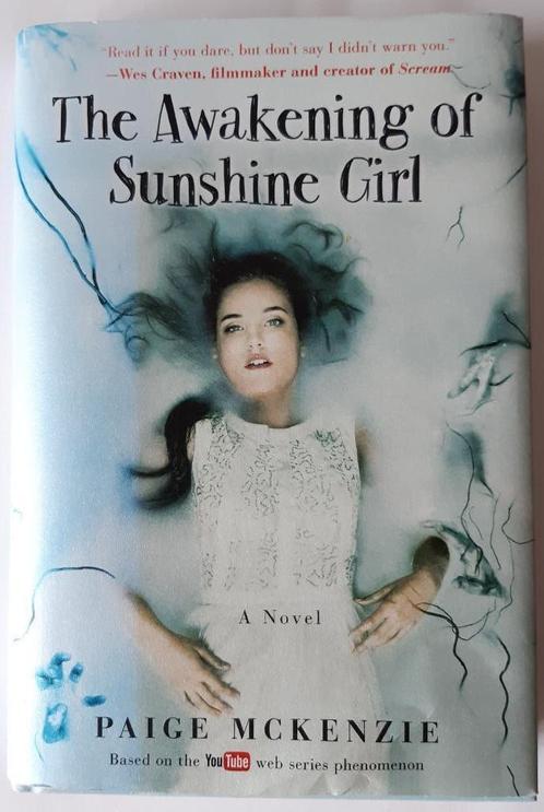 The Awakening of Sunshine Girl, Boeken, Fantasy, Gelezen, Ophalen of Verzenden