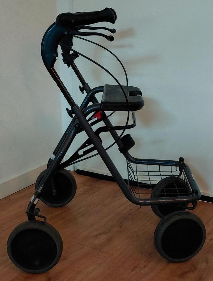 Rollator 'Fellow-Roll' Ahlberg ( 8.3 kg ), Diversen, Rollators, Zo goed als nieuw, Lichtgewicht, Opvouwbaar, Ophalen