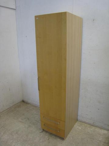 Grote opbergkast, met uitschuifbare legplanken/laden, blank beschikbaar voor biedingen