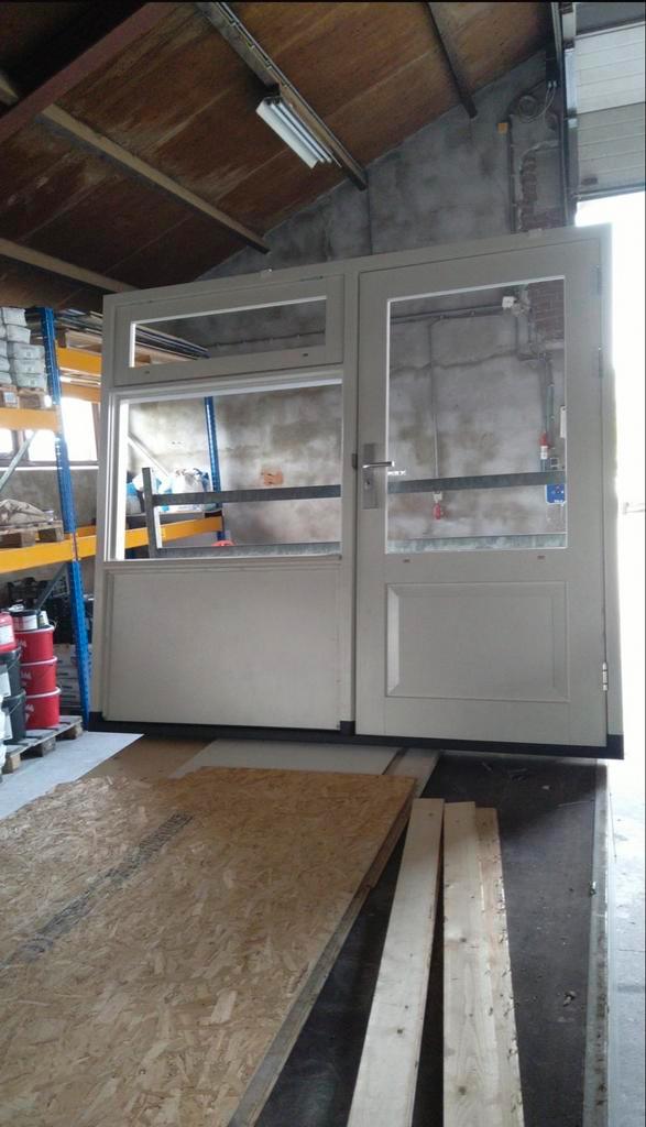 Meranti Garagekozijn met Uitzetraam, Isolatiepaneel, Doe-het-zelf en Verbouw, Kozijnen en Schuifpuien, Nieuw, Deurkozijn, Hout