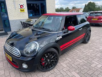 Mini Mini 1.6 Cooper- S uitvoering- rode details- airco beschikbaar voor biedingen