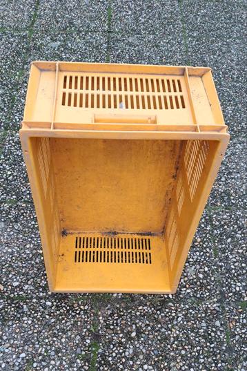 Gele Kunststof Krat beschikbaar voor biedingen