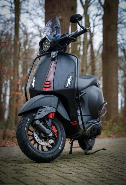 Vespa Sprint 2022 50cc – Carbon Custom, Fietsen en Brommers, Scooters | Vespa, Zo goed als nieuw, Overige modellen, Maximaal 45 km/u