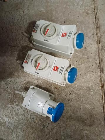 Mennekes schakelaar 220V 2P+A 32A beschikbaar voor biedingen