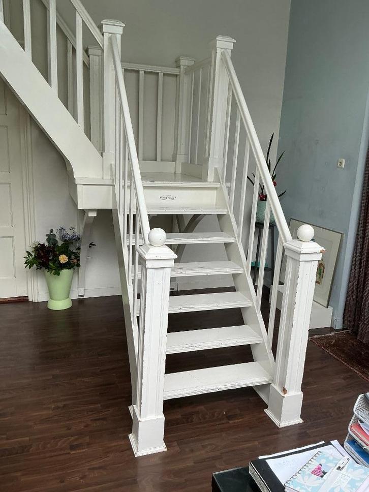 Houten trap , bordestrap met kwartslag., Doe-het-zelf en Verbouw, Overige Doe-het-zelf en Verbouw, Gebruikt, Ophalen