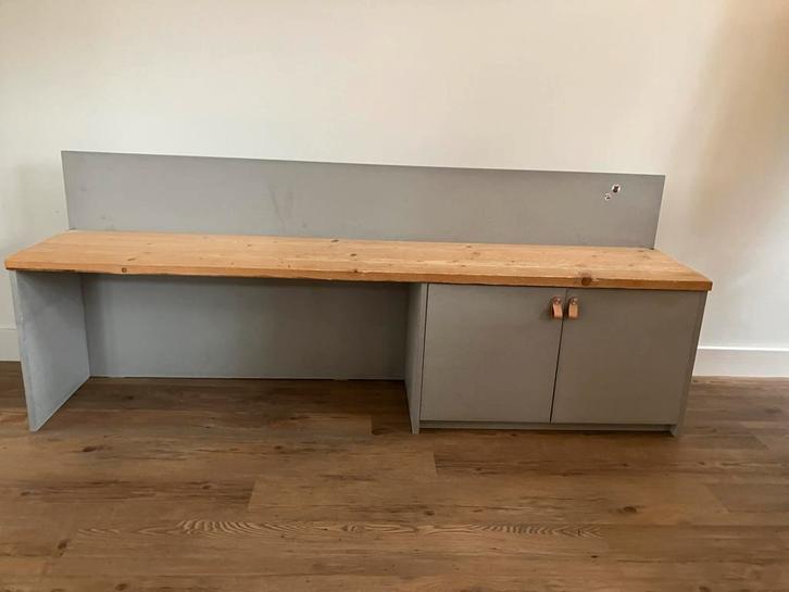 Kindertafel met kast en opbergruimte, Huis en Inrichting, Kasten | Buffetkasten, Gebruikt, Minder dan 100 cm, 150 tot 200 cm, 25 tot 50 cm