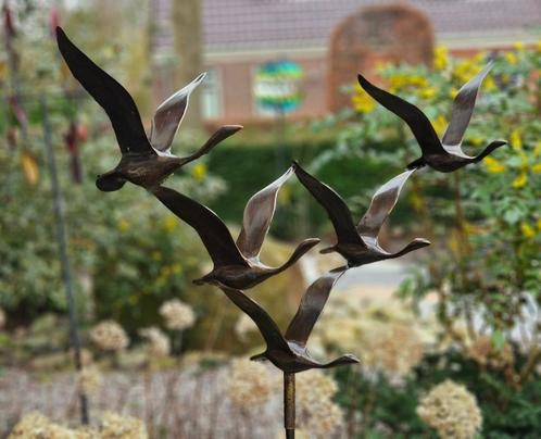 5 VLIEGENDE ZWANEN / bronzen beeld /, Tuin en Terras, Tuinstekers, Nieuw, Ophalen