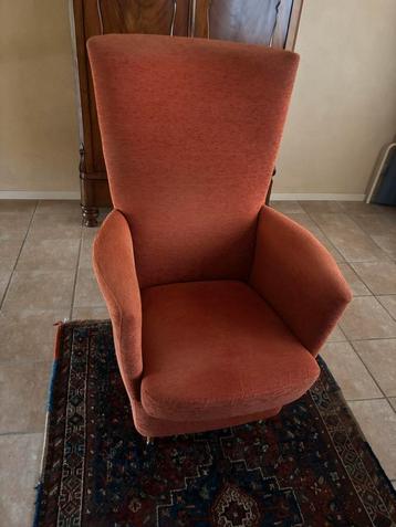 Oranje fauteuil met hoge rugleuning beschikbaar voor biedingen