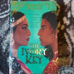 Akshaya Raman - The Ivory Key, Ophalen of Verzenden, Zo goed als nieuw, Akshaya Raman