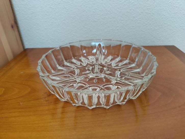 Schitterende Presenteerschaal van glas met vakverdeling, Antiek en Kunst, Antiek | Glas en Kristal, Verzenden