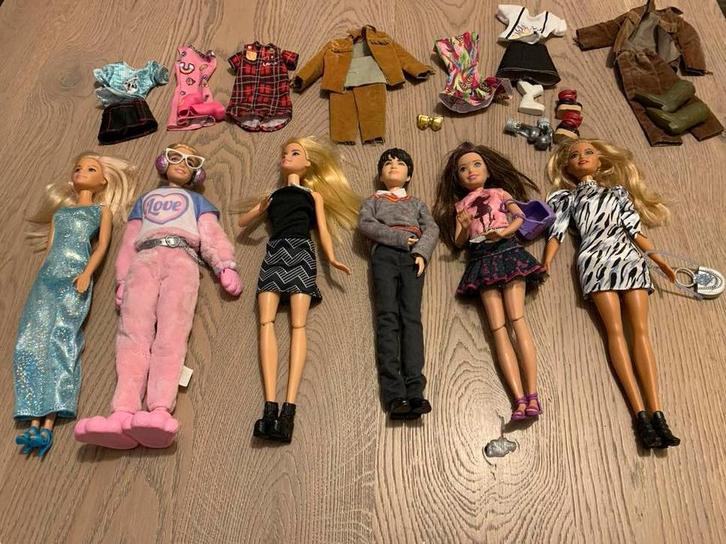 Grote verzameling Barbie en kleding, Kinderen en Baby's, Speelgoed | Poppen, Gebruikt, Barbie, Ophalen of Verzenden