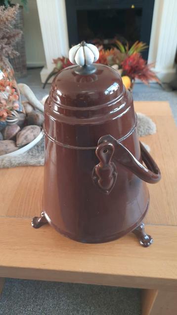 Vintage Bruine Emaille Pot met Deksel beschikbaar voor biedingen