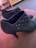 Dames schoen met studs, Pumps, Zwart, Ophalen of Verzenden, Zo goed als nieuw