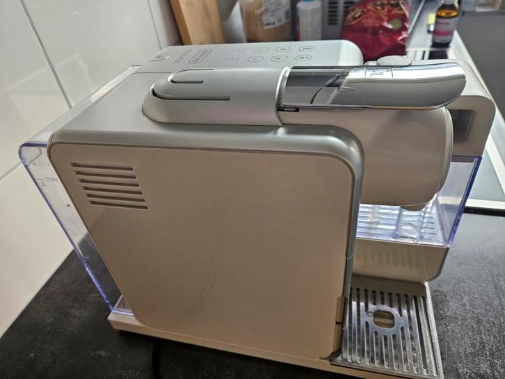 De'Longhi Nespresso Lattissima Touch EN 560.S, Witgoed en Apparatuur, Koffiezetapparaten, Gebruikt, Koffiepads en cups, Koffiemachine
