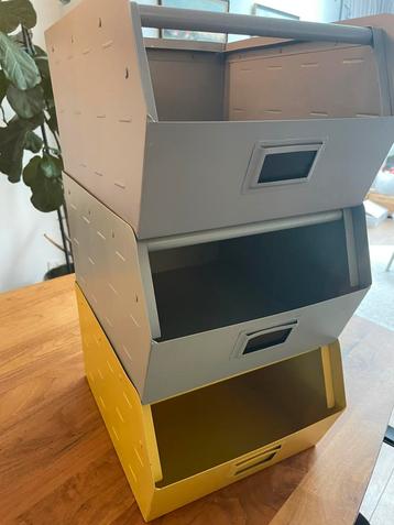 Kidsdepot metalen bakken (prijs per stuk) 3 voor 50€ beschikbaar voor biedingen